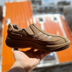 کفش کار و پیاده‌روی مردانه مدل واکر آل آدیس رنگ خاکی - رویه چرم اشبالت بدون بند